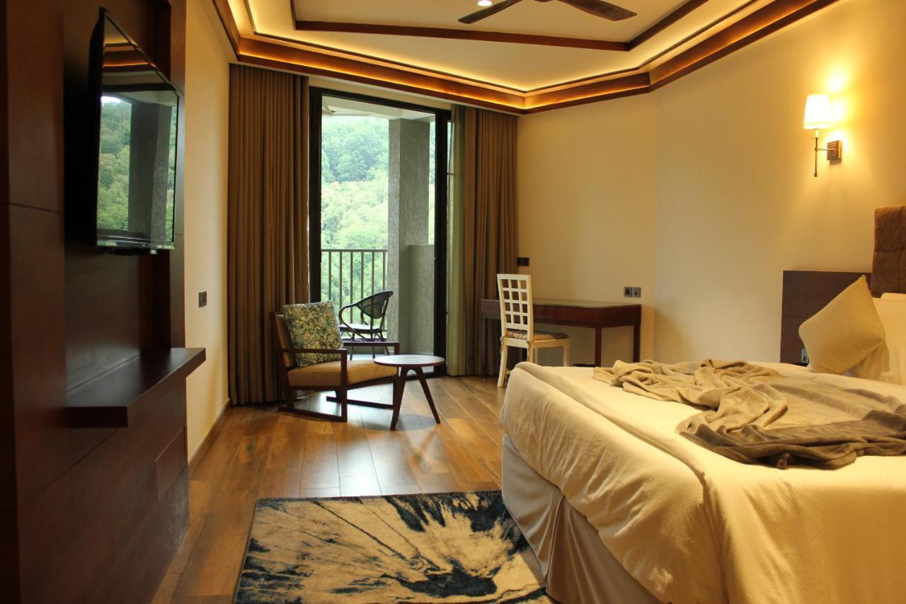 Niraamaya Retreats Samroha Athirappilly Buitenkant foto