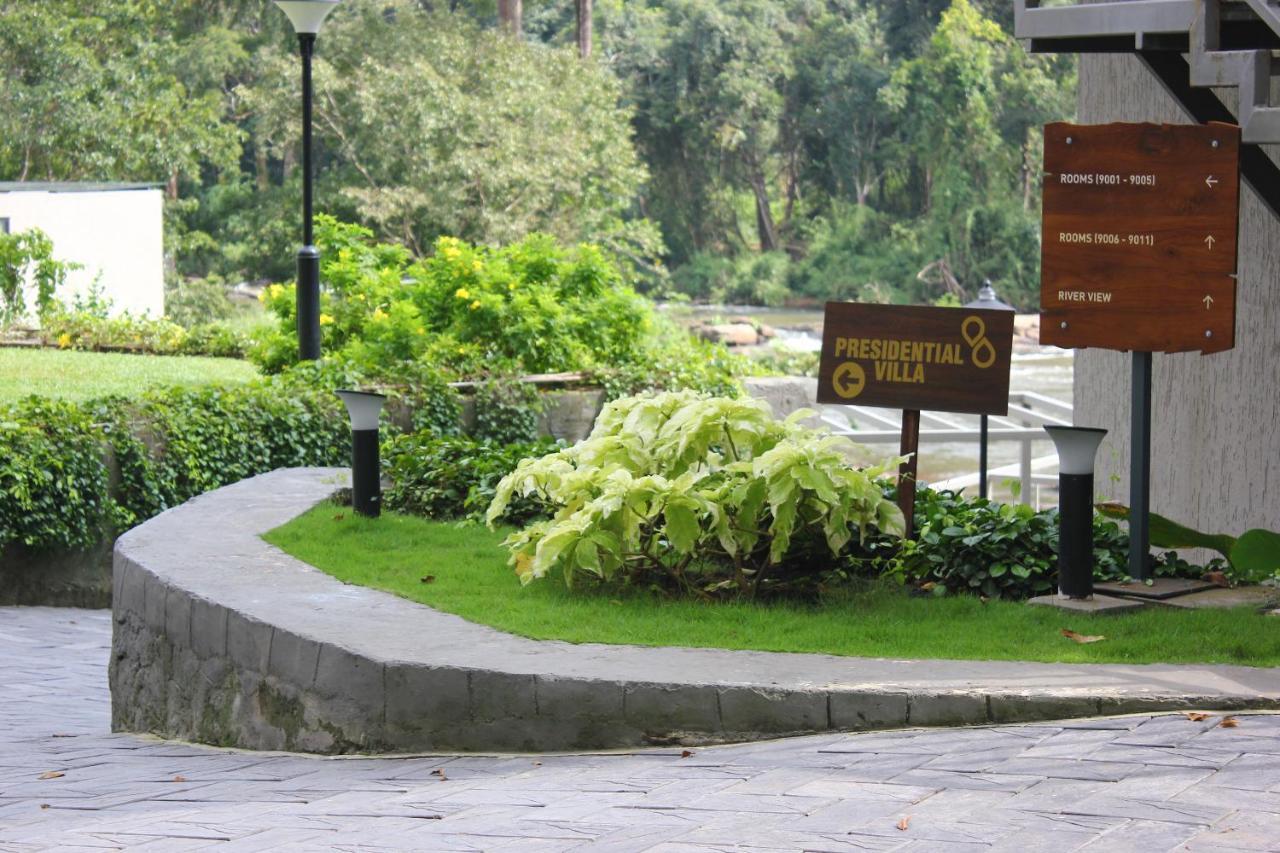 Niraamaya Retreats Samroha Athirappilly Hotel Buitenkant foto